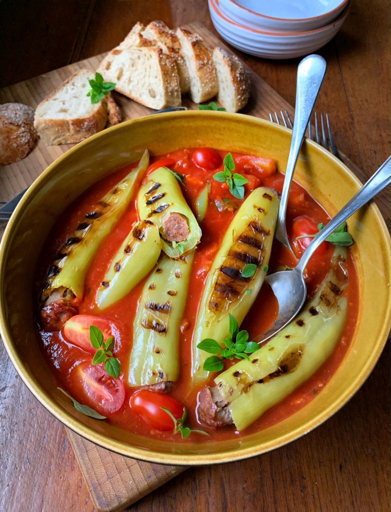 Gefüllte Spitzpaprika mit Merguez & Tomaten-Paprikaragout