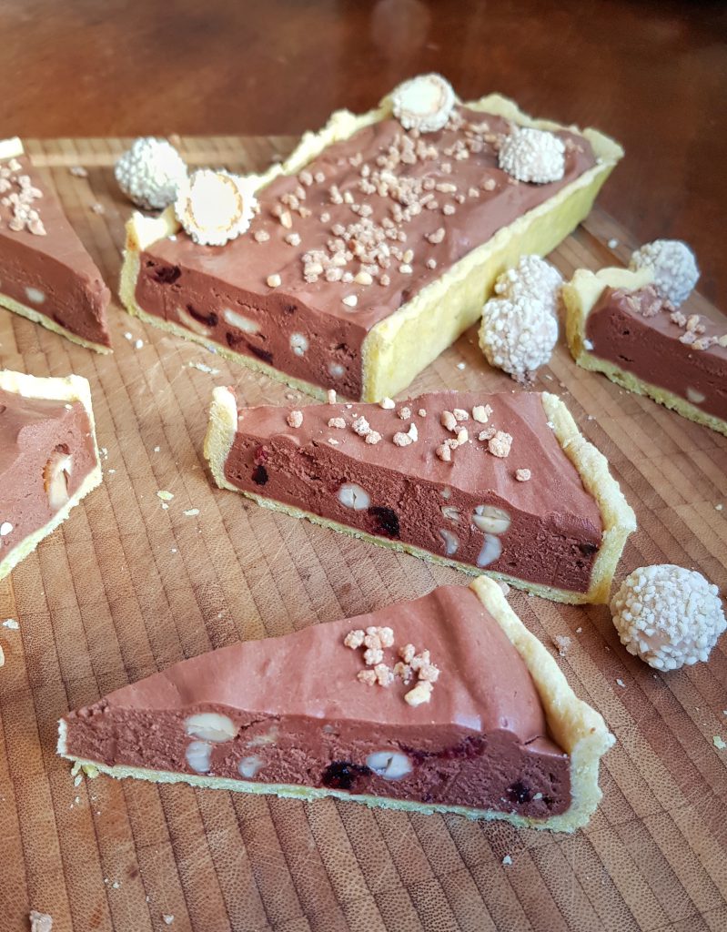 Schokotarte mit Traube, Nuss und Schwarzwälder Rum