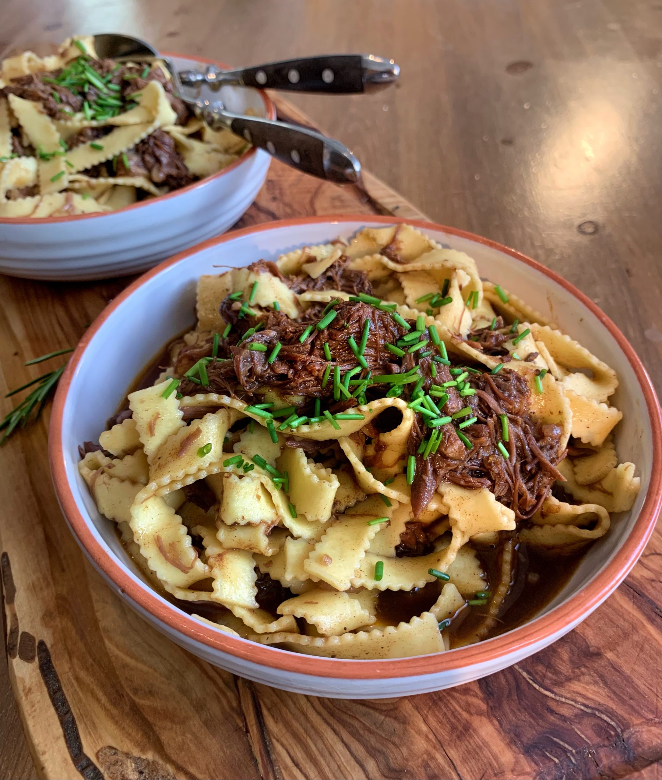 Ochsenschwanz Ragout und Bandnudeln