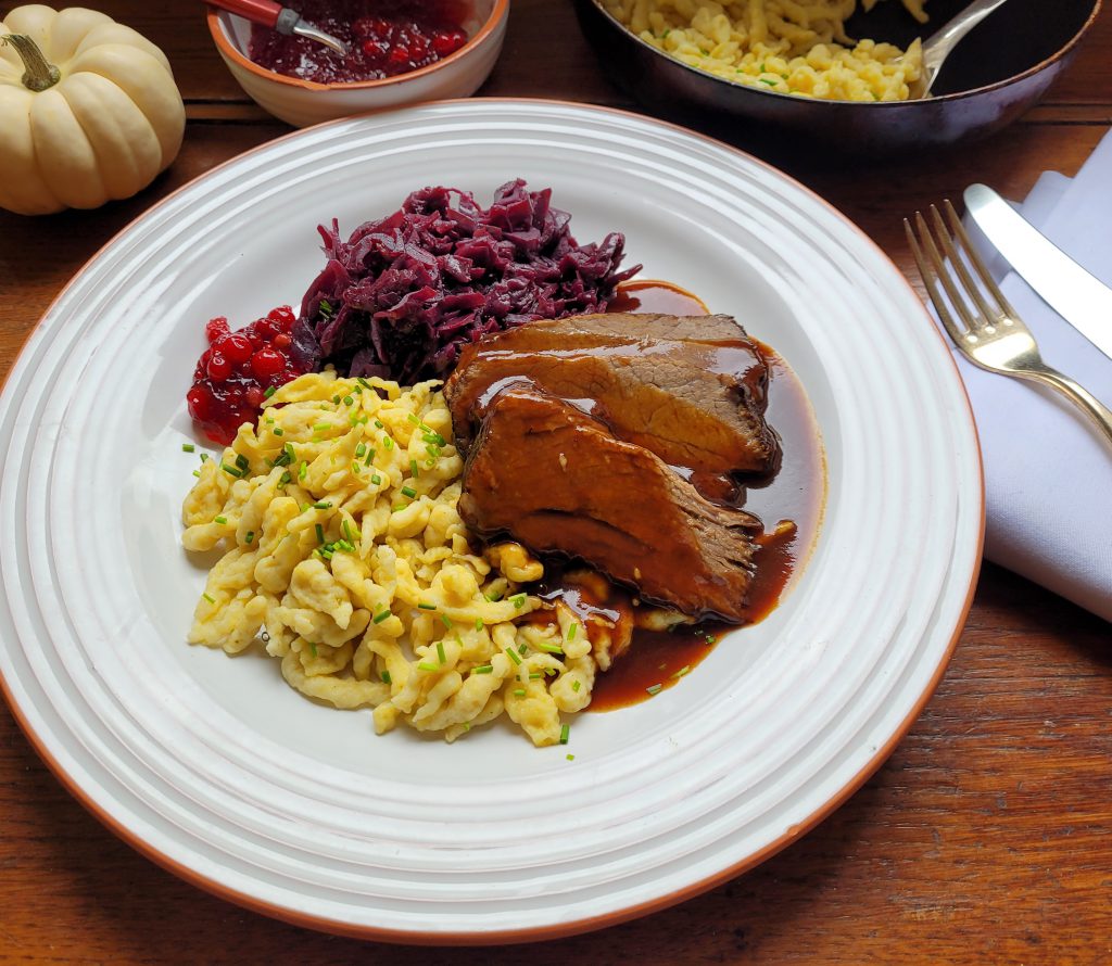 Schwäbischer Sauerbraten mit Knöpfle und saftigem Rotkraut