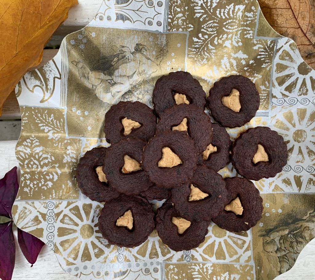 Süße Adventsgrüße mit Schoko-Nuss Linzer