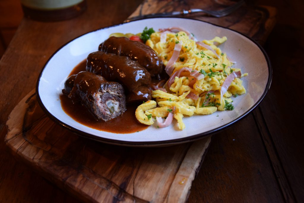 Schwarzwälder Rinderrouladen mit herzhaften Spätzle – Schmeck den Süden