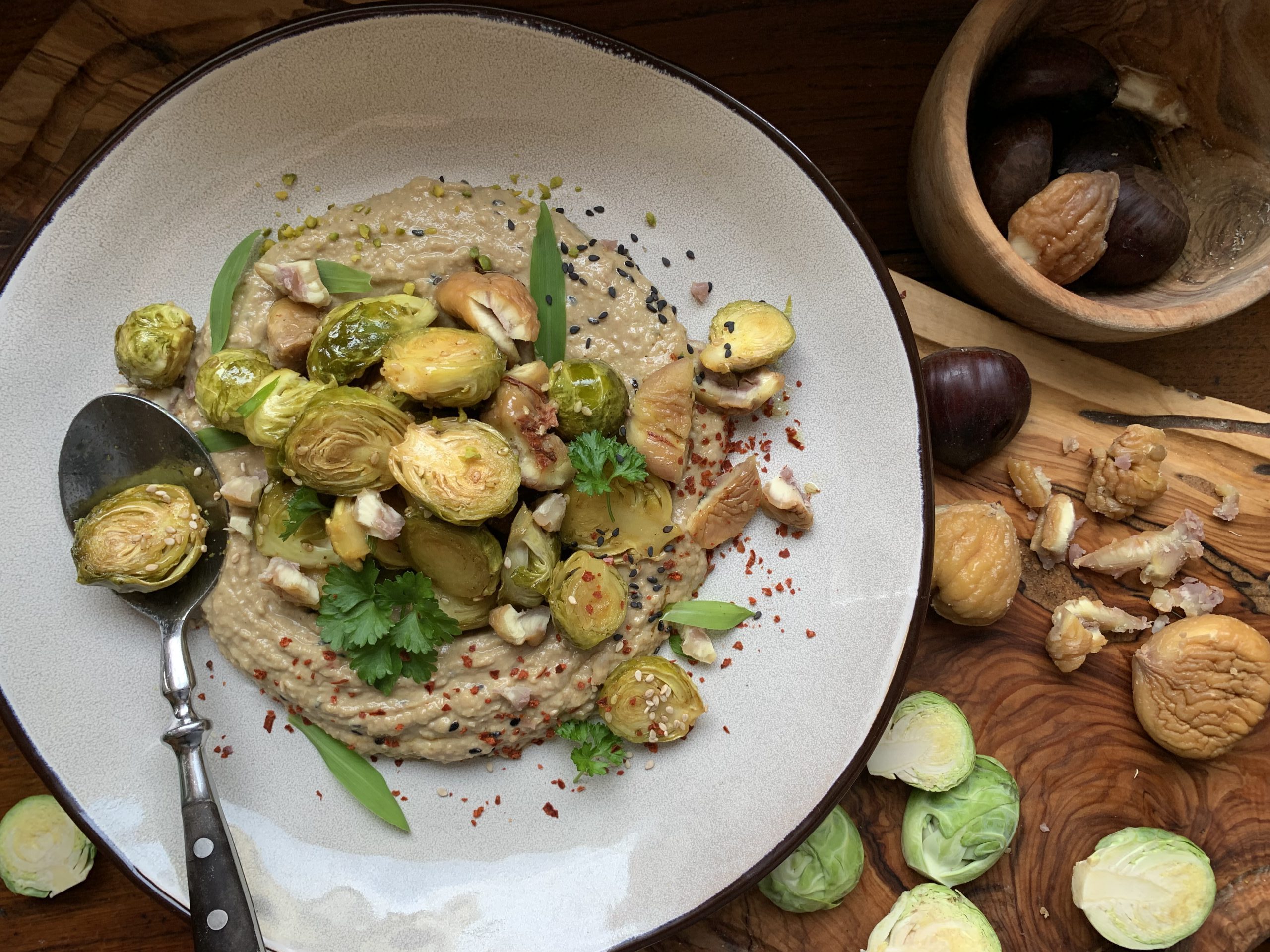 Gerösteter Rosenkohl mit Maronen-Hummus