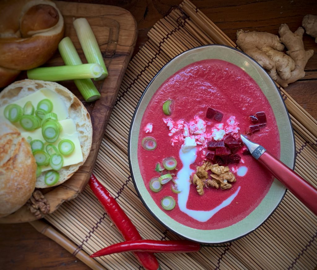 Pikante Rote Bete-Suppe mit Ingwer &amp; Orange – Schmeck den Süden