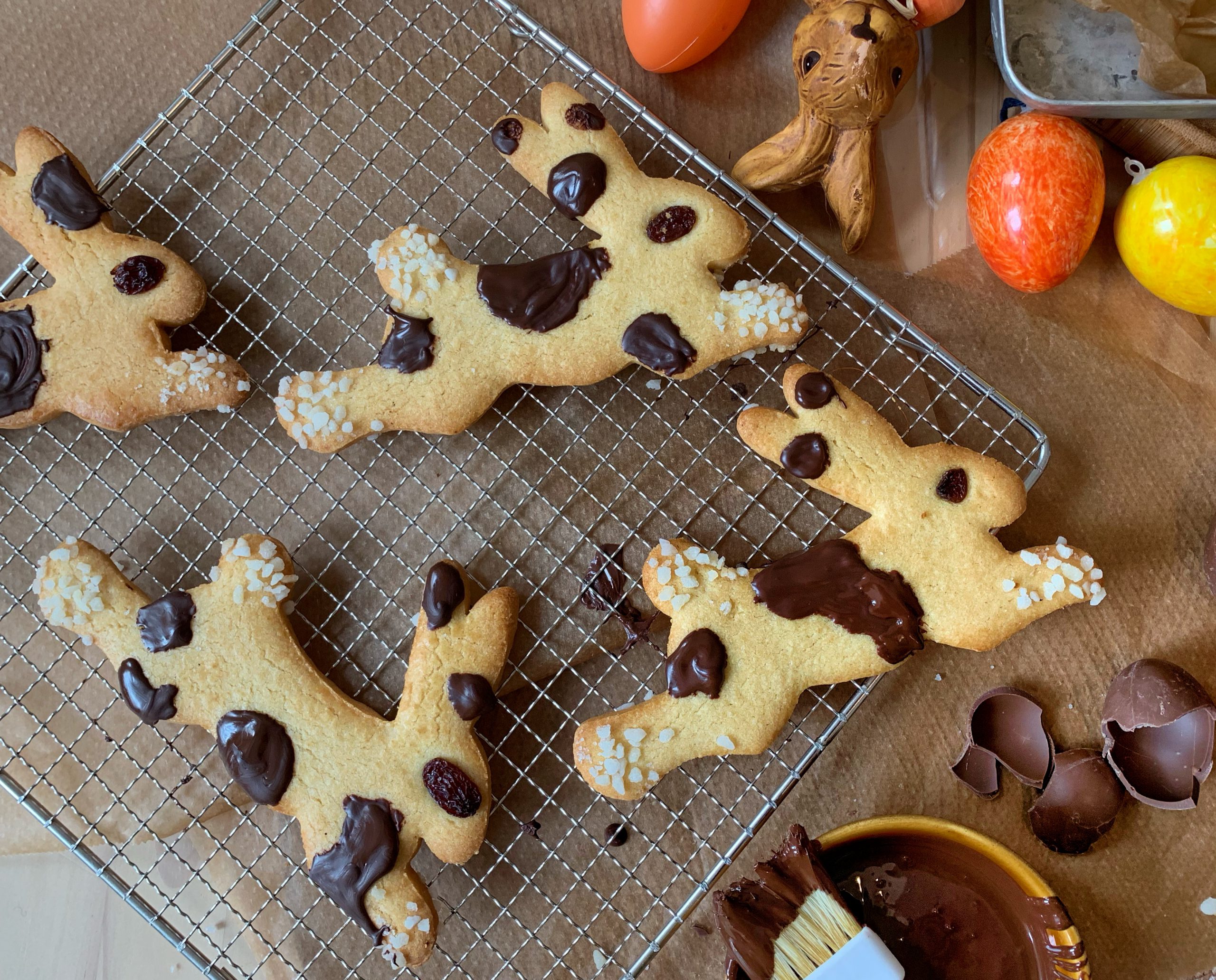 Gebackene Osterhasen mit Schokoglasur