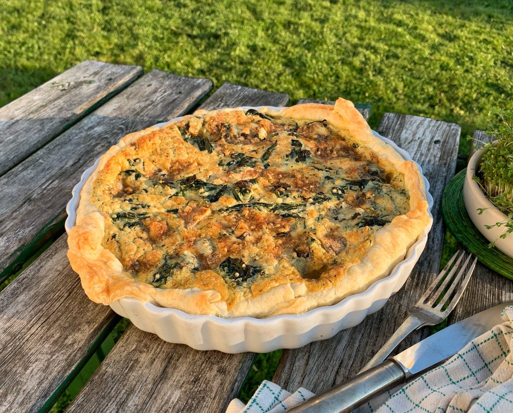 Blätterteigquiche mit Bärlauch und Brennnesseln