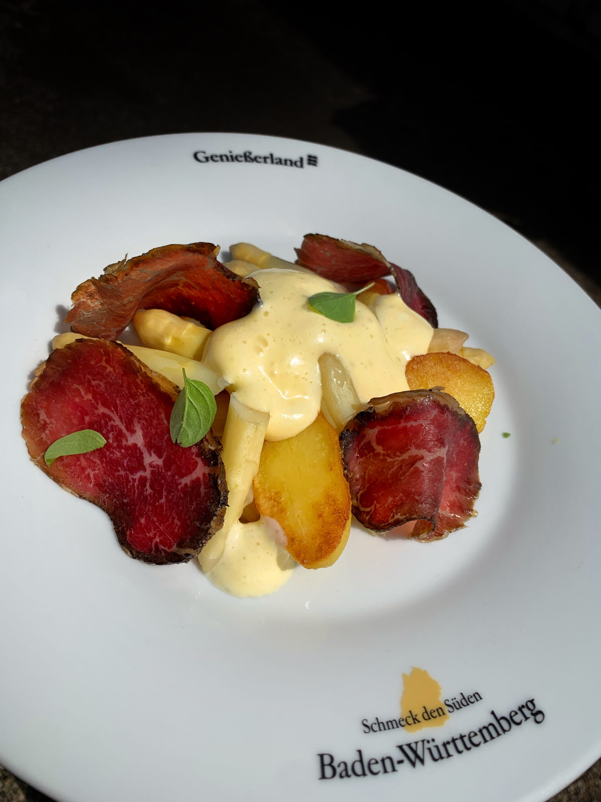 Spargel mit Kartoffeln, Blitz-Hollandaise und heimischem Schinken