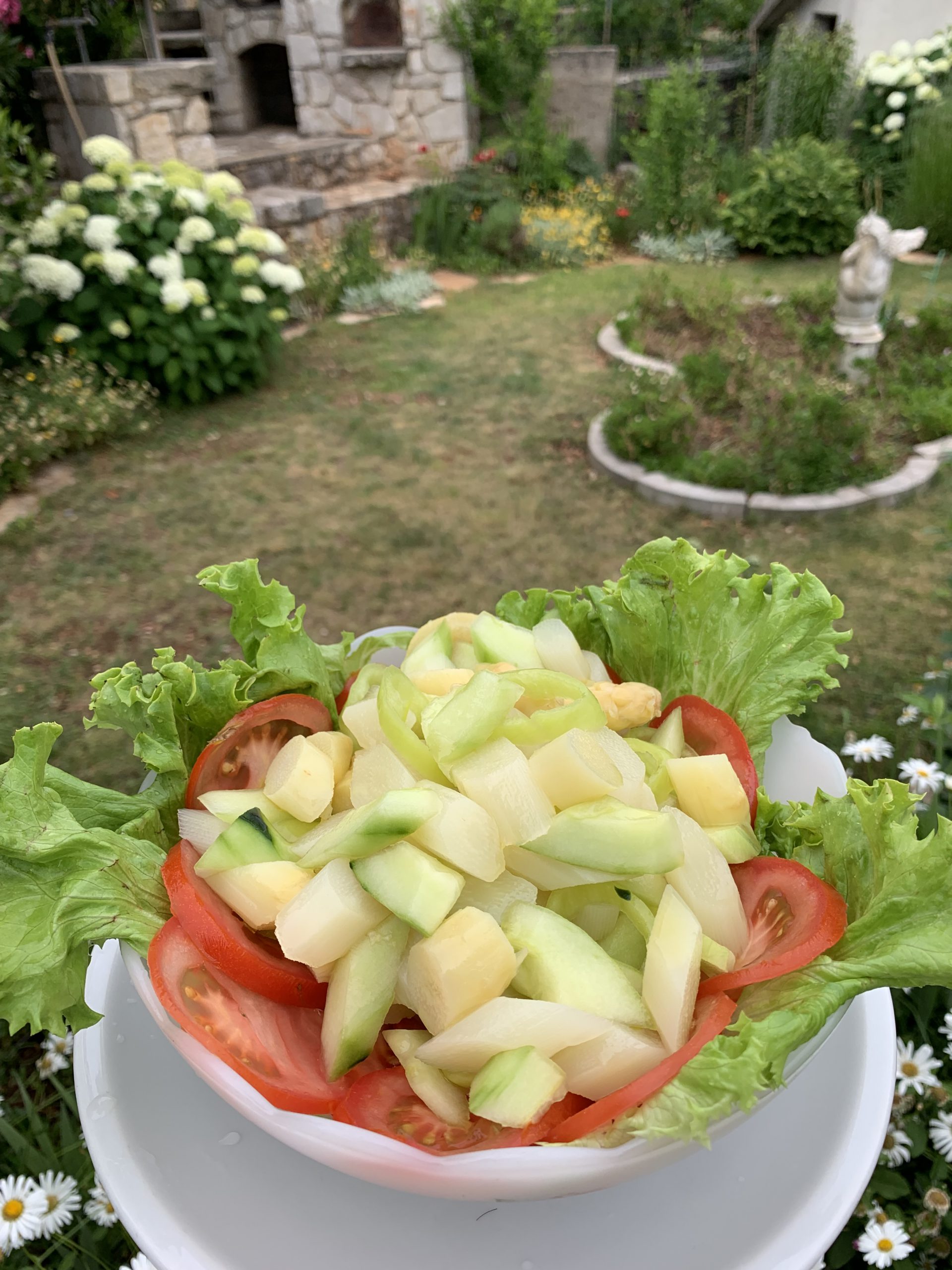 Gurken-Spargelsalat mit Tomaten