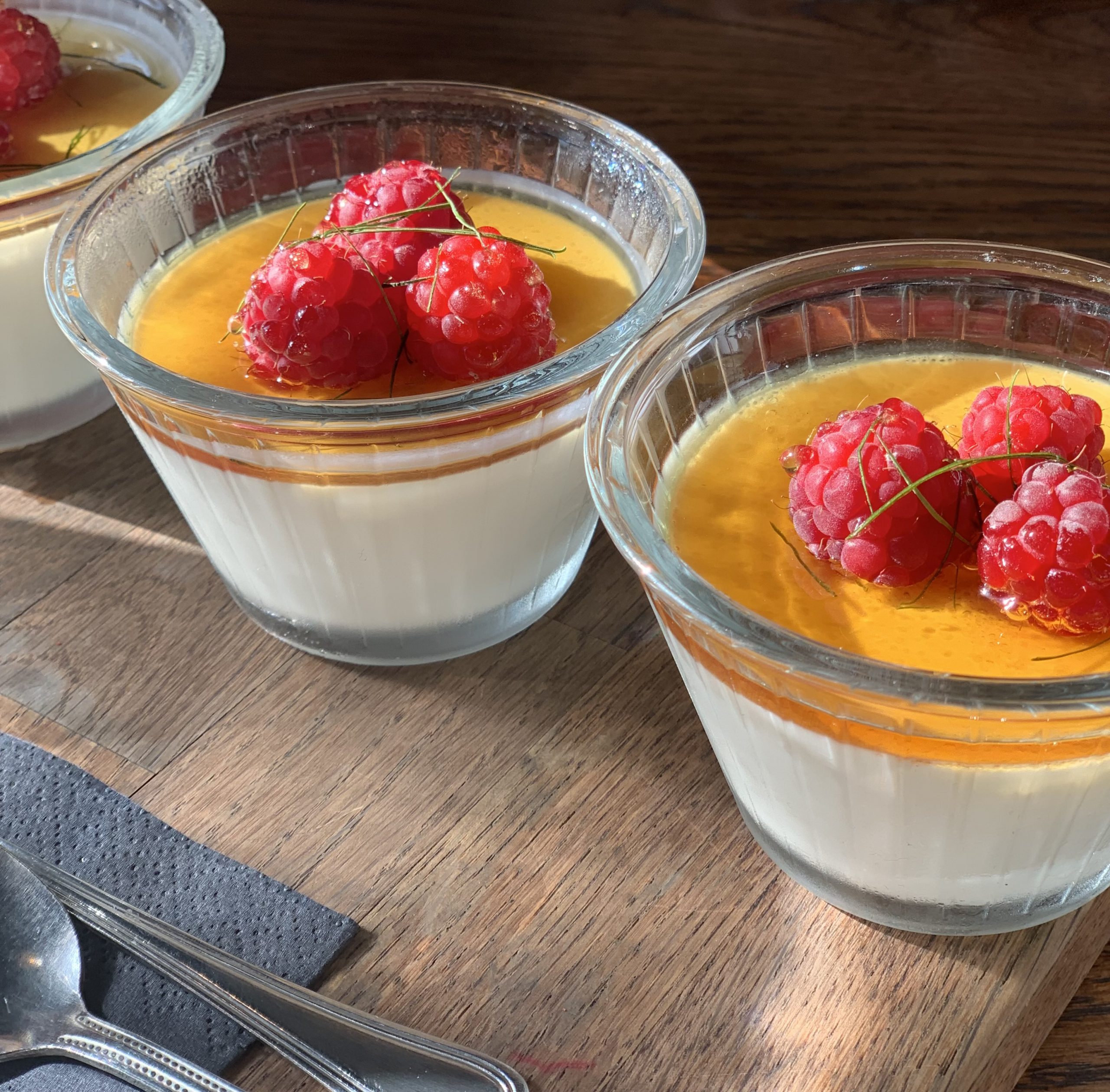 Joghurtdessert mit Zitronensirup &amp; Himbeeren – Schmeck den Süden