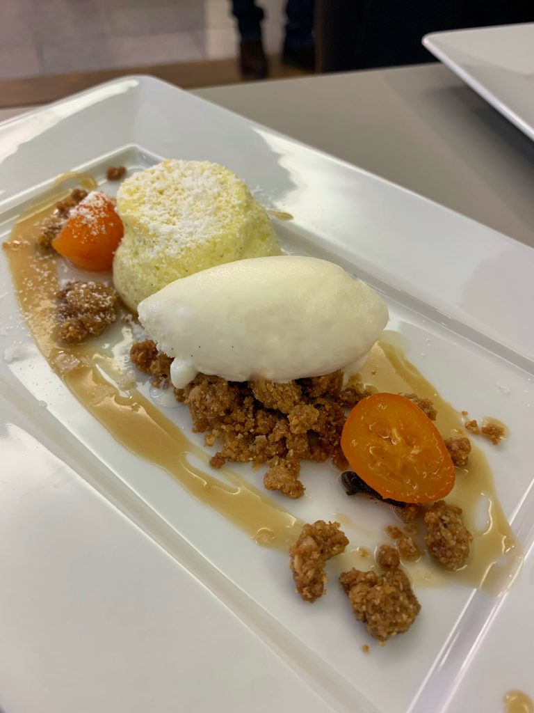 Mini-Schmand-Soufflé mit Mandel-Vanille-Streuseln und Kumquat – Schmeck ...