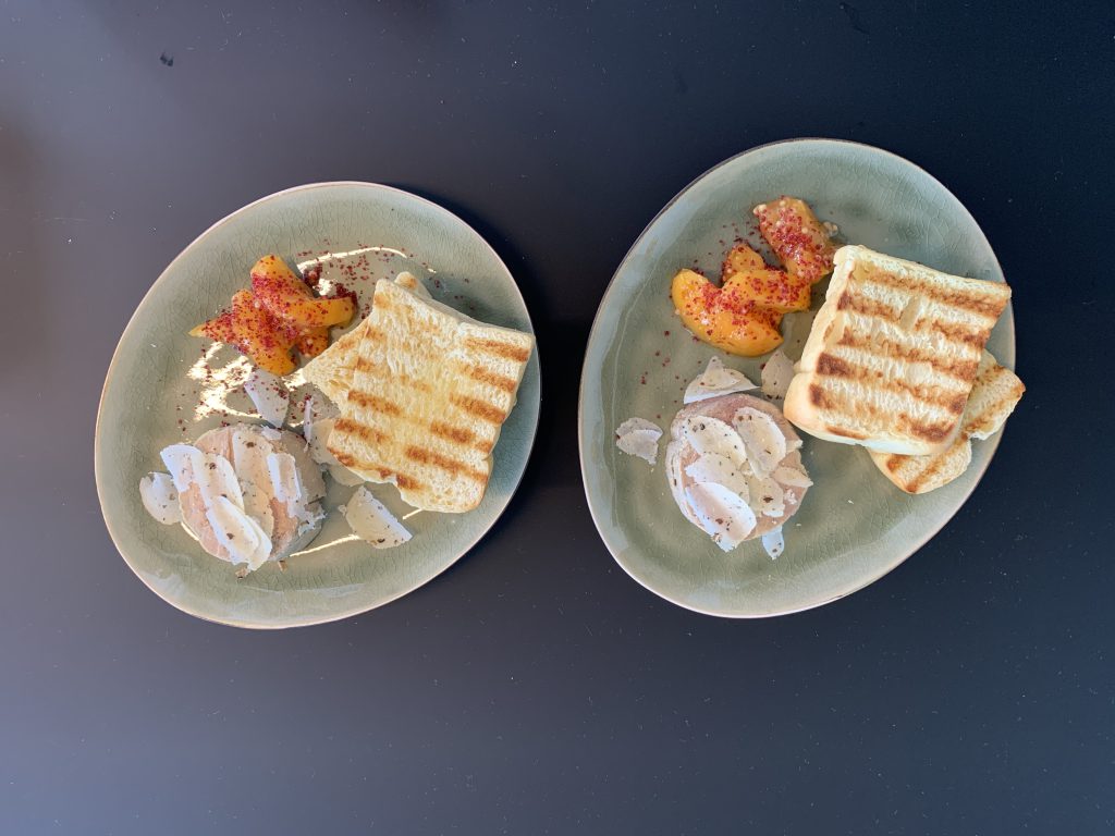 Geflügelpate mit Aprikosen und Brioche