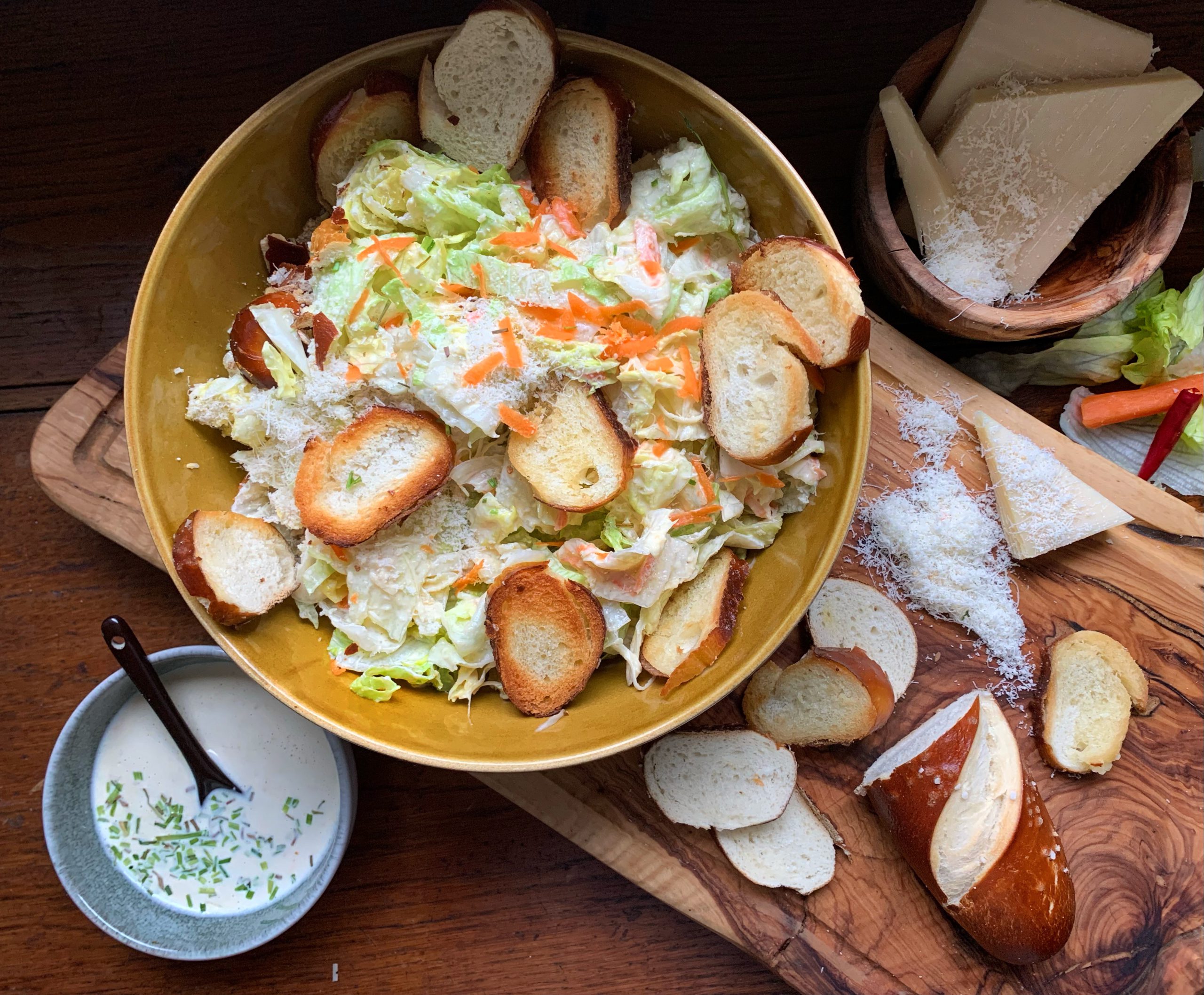 Romana Salat mit Schwarzwald-Dressing &amp; Bergkäse – Schmeck den Süden
