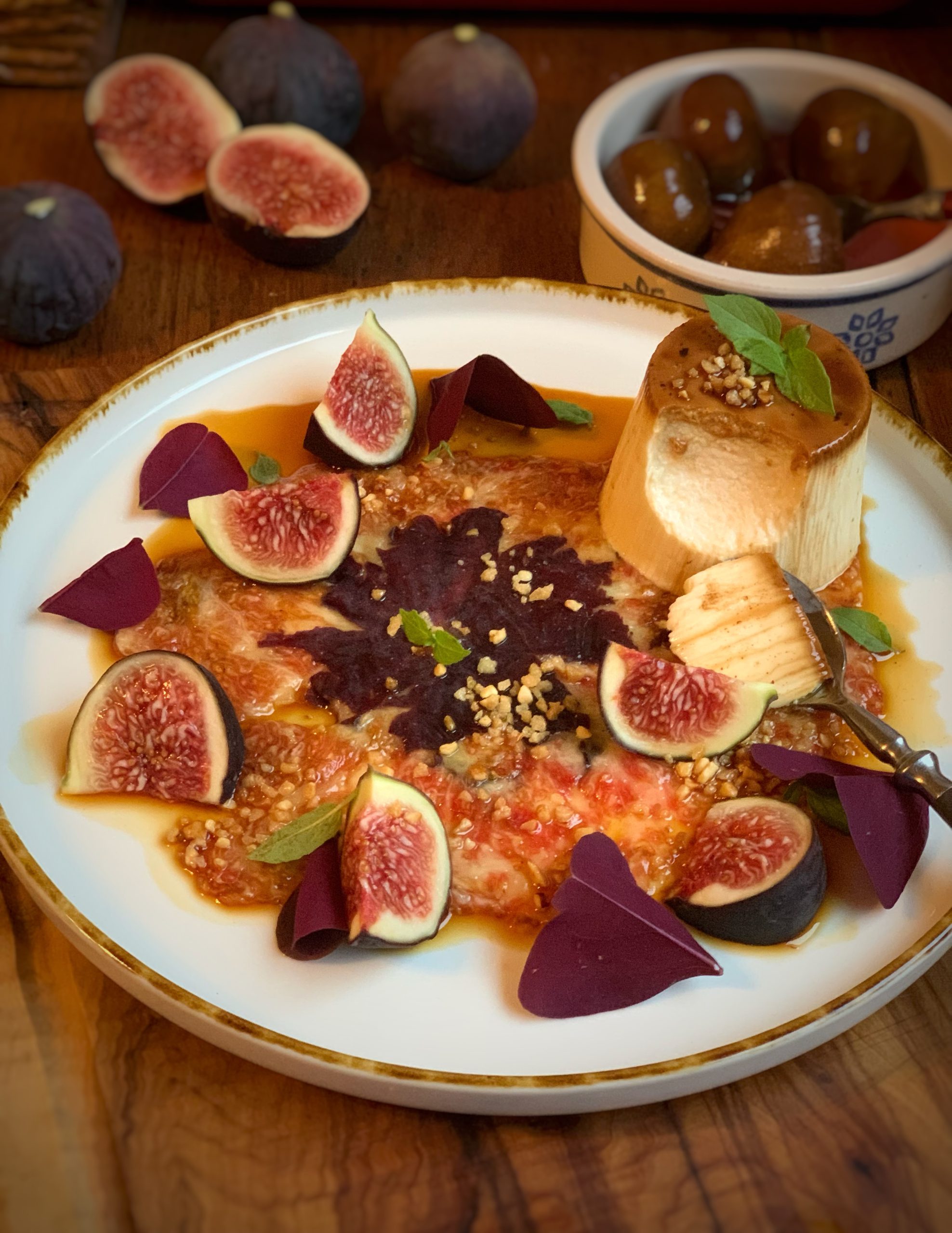 Karamell-Flan mit Feigen