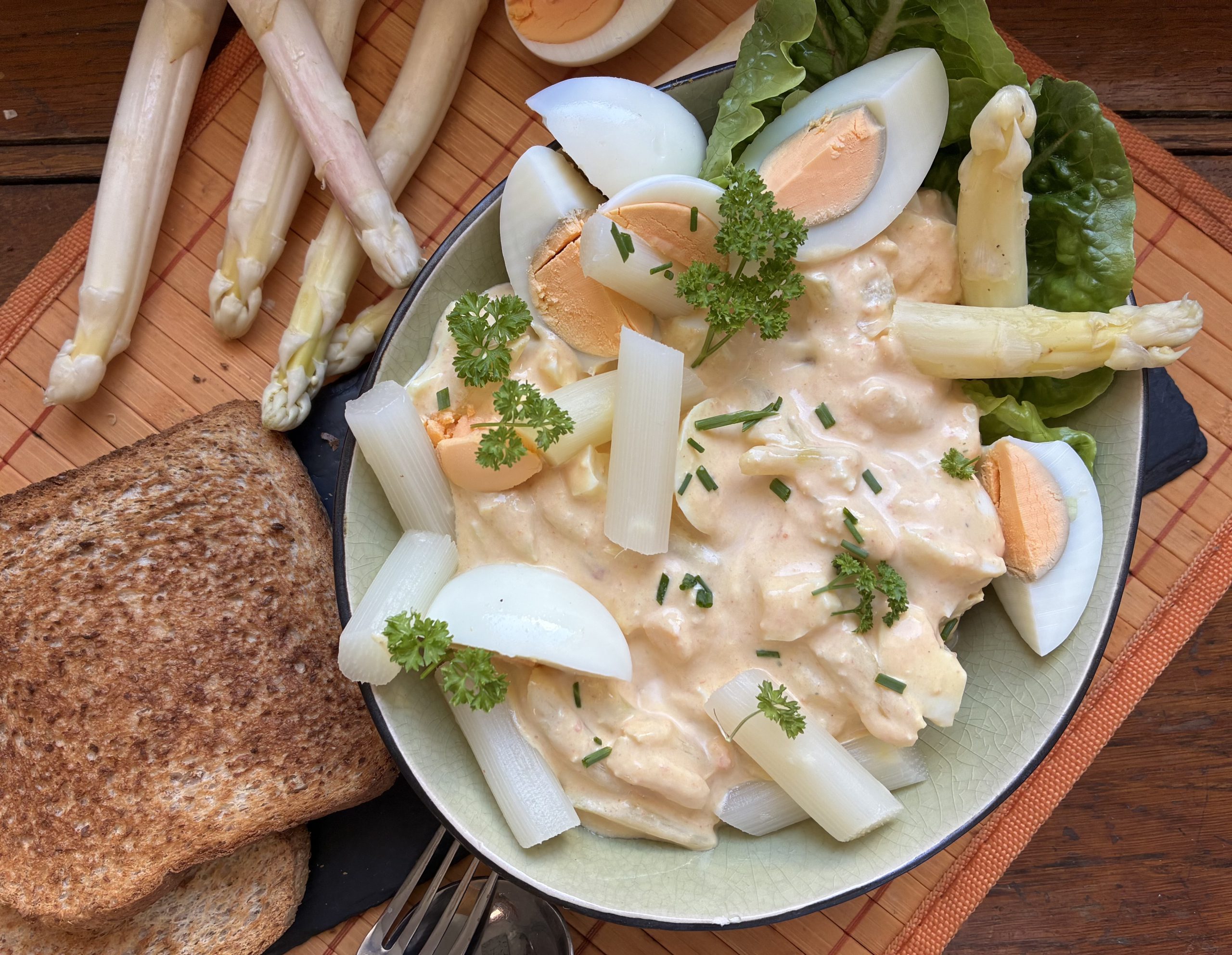 Spargelsalat mit Ei & Curry