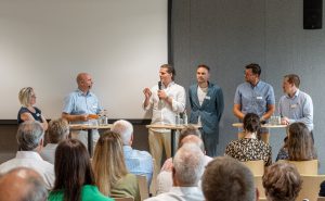Austausch zwischen Eberhard Braun und Referenten
